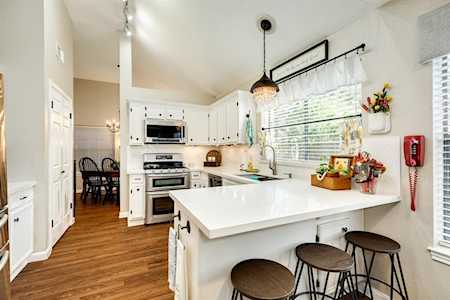 2423 Parkview Dr Pearland, TX 77581