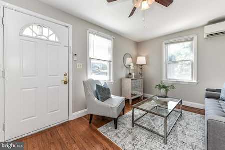 2422 S Oakland St Arlington, VA 22206