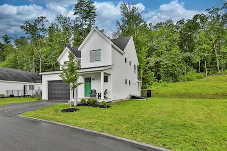 9 Pendleton Farms Ln Amherst, NH 03031
