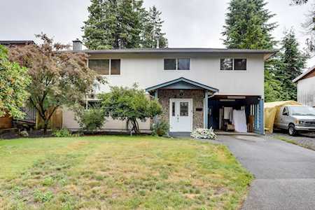 958 Raymond Avenue Port Coquitlam, BC V3B 2M7