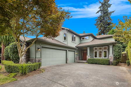 9833 NE 27th St Bellevue, WA 98004