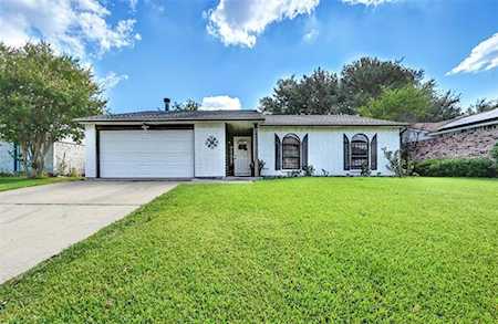 6400 Sandhurst Lane E North Richland Hills, TX 76182