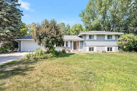2904 Country Wood Drive Burnsville, MN 55337