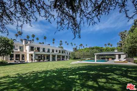 Once Asking $165 Million, Beverly Hills Estate Sold at Auction for Close to $60  Million - WSJ