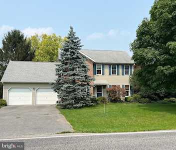 591 W 1st St Boiling Springs, PA 17007