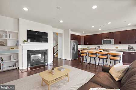 2008 Potomac Ave #102 Alexandria, VA 22301