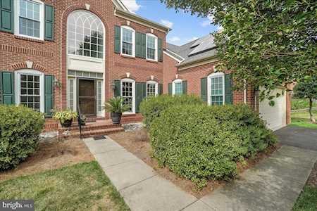 4006 Carriage Hill Dr Frederick, MD 21704
