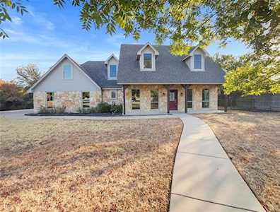 102 Crosswind Court Aledo, TX 76008