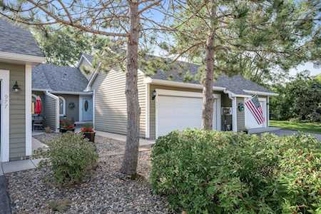 979 Winterberry Drive Woodbury, MN 55125