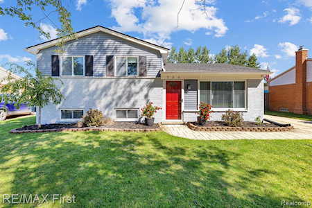 230 Harvard Ave South Lyon, MI 48178