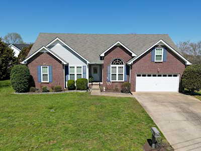681 Fallbrook Ln Clarksville, TN 37040