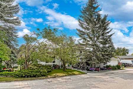 236 Pinecliff Way NE Calgary, AB T1Y 3X3