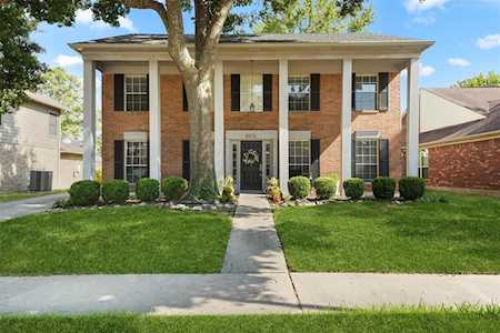 8831 Village Hills Dr Spring, TX 77379