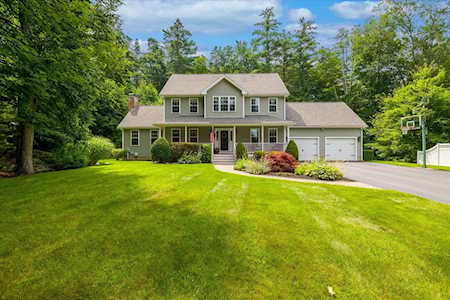 32 Draper Woods Rd Sturbridge, MA 01518
