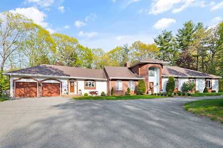 11 Willis Lane Lynnfield, MA 01940