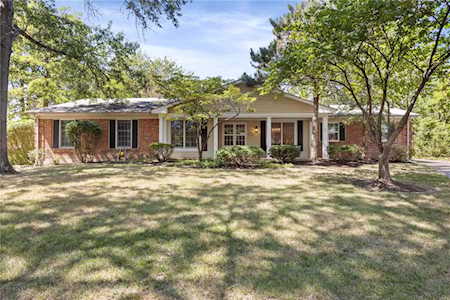419 Caprice Gardens Ct Ballwin, MO 63011