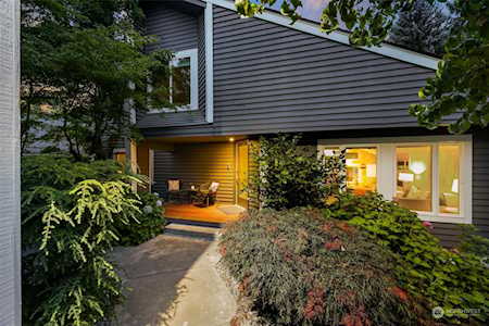 11715 NE 105th Ln Kirkland, WA 98033