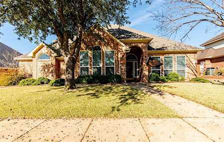 316 Springhill Drive Hurst, TX 76054
