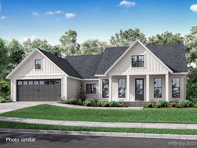 58 Byron Forest Dr Horse Shoe, NC 28742