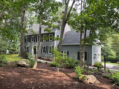 8 Cedar Farms Road Medway, MA 02053