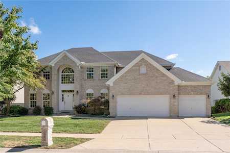1084 Nooning Tree Dr Chesterfield, MO 63017