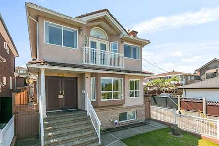 2830 E 22nd Avenue Vancouver, BC V5M 2Y2