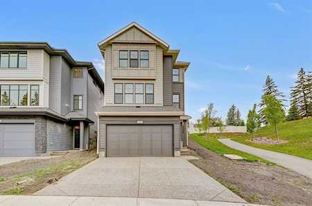 25 Shawnee Green SW Calgary, AB T2Y 2V2