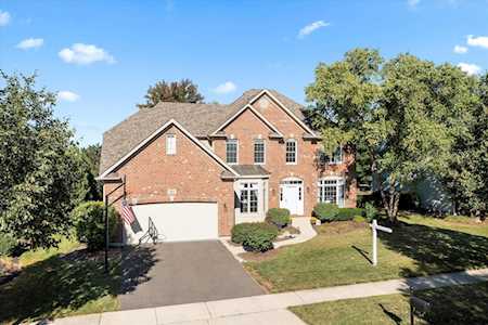 702 Chasewood Dr South Elgin, IL 60177