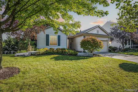 3294 Valley Rise Dr Holly Vlg, MI 48442