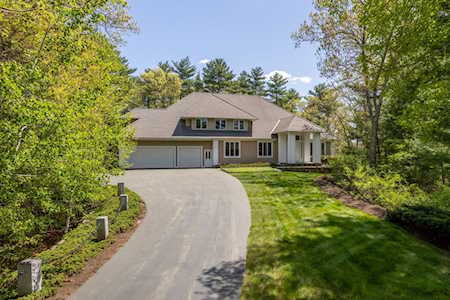 29 Hawk Hill Ln Ipswich, MA 01938