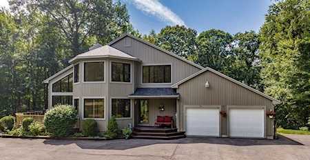 541 Woodland Way Russell, MA 01071