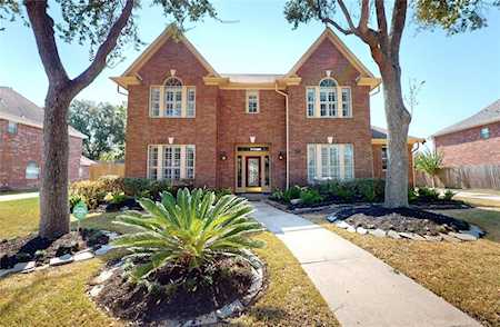 303 Eagle Lakes Dr Friendswood, TX 77546