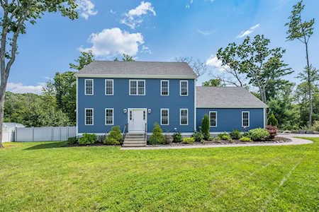 23 Mceachron Dr Stoughton, MA 02072