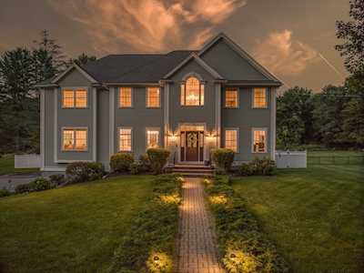 4 Hillcrest Rd Bedford, MA 01730