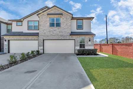 7148 Fannin St Pearland, TX 77584