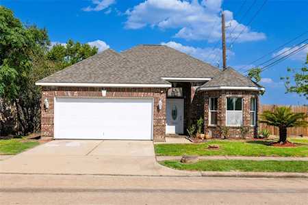 2402 Raintree Village Dr Katy, TX 77449