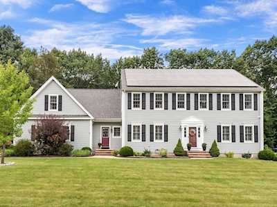 27 Autumn Cir Holden, MA 01520