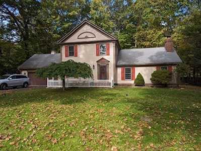 35 Knollwood Dr Charlton, MA 01507