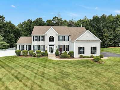 8 Francis Drive Upton, MA 01568