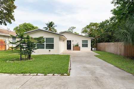 155 SW 5th St Deerfield Beach, FL 33441