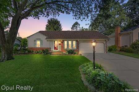 14083 Ellen Dr Livonia, MI 48154