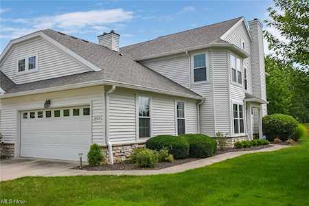 33317 Fairport Dr Avon Lake, OH 44012