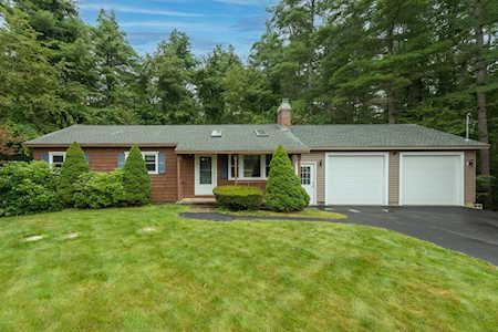 21 Cedar Cir Townsend, MA 01469