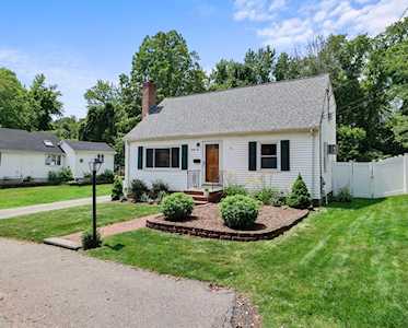 36 Arcadia Ave Waltham, MA 02452