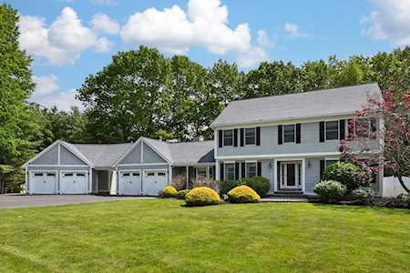 17 Sgt. Roode Lane Middleton, MA 01949
