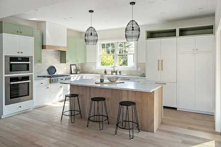 144 Linden St #II Wellesley, MA 02482