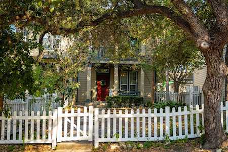 351 Utterback #B Kyle, TX 78640