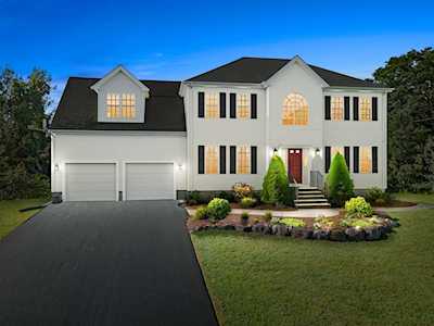 30 Willow Creek Dr Attleboro, MA 02703