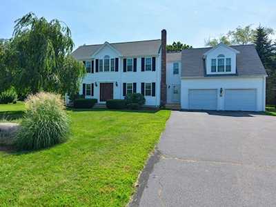 5 Landau Rd Plainville, MA 02762
