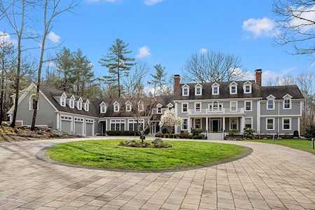 17 Crooked Lane Manchester, MA 01944